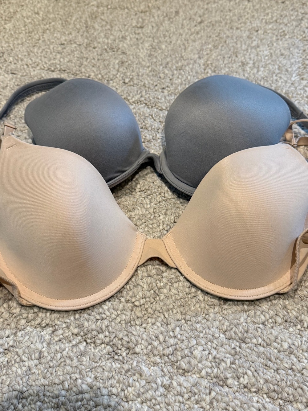 PINK Body by Victoria’s Secret lot 2 bras beige grey 32D underwire